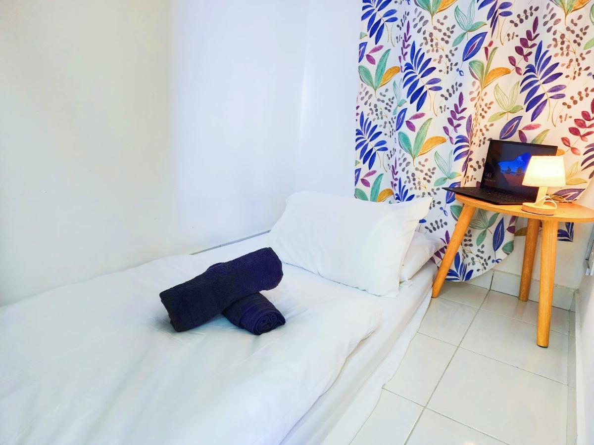 Klia Lili Residensi 5 Plus 2 Pax With Splendid Pool Nilai Exterior photo