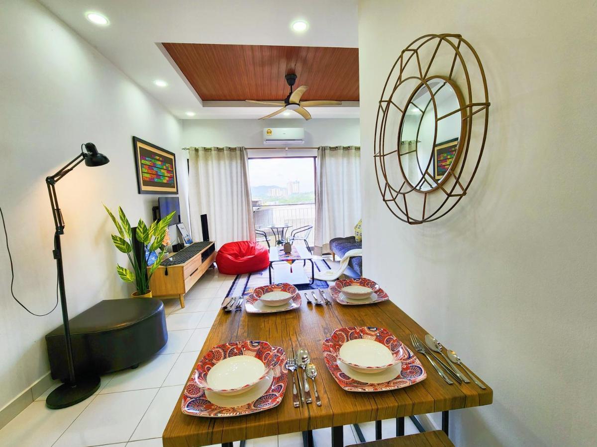 Klia Lili Residensi 5 Plus 2 Pax With Splendid Pool Nilai Exterior photo